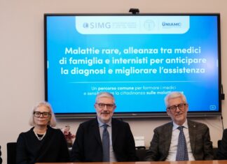 Malattie rare: accordo Simg-Simi per diagnosi precoce e presa in carico Da sinistra Gaetano PIccinocchi, Annalisa Scopinaro, Nicola Montano, Alessadro Rossi e Raffaele Manna durante la presentazione dell'accordo tra medici di medicina generale e internisti per la rete sulle malattie rare