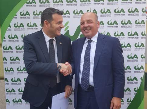 Il neo ministro promette un dialogo costante con le organizzazioni agricole ministro