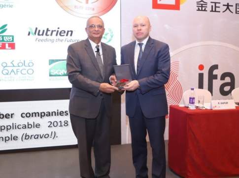 ifa premia con la medaglia d'oro eurochem