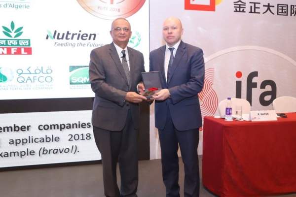 ifa premia con la medaglia d'oro eurochem