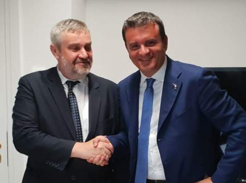 Centinaio: «Incontro Salvini-parti sociali è passo in avanti»