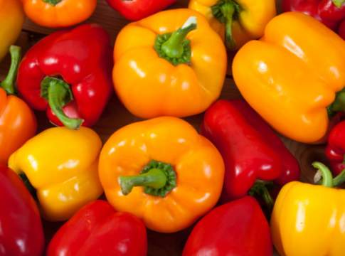 Peperoni al top, in aumento anche i prezzi delle zucchine peperoni