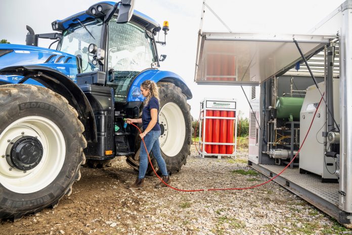 Benvenuti_Combustibili_fotoApertura trattori