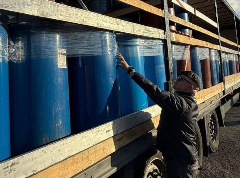 Maxi sequestro di passata di pomodoro spacciata per italiana passata di pomodoro