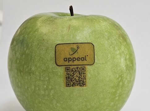 Le etichette della frutta diventano commestibili