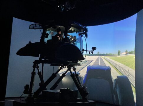Robot e realtà virtuale: Cnh trasforma San Matteo Simulatore Cnh Modena