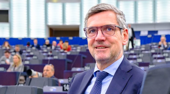 Dorfmann (PPE): “Pacchetto Vino, più flessibilità e strumenti per affrontare la crisi”