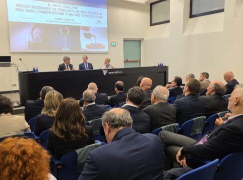 “Il vino in un mondo che cambia”: il modello italiano resiste Federvini